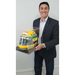 Leilão beneficente conta com réplica oficial do capacete de Ayrton Senna